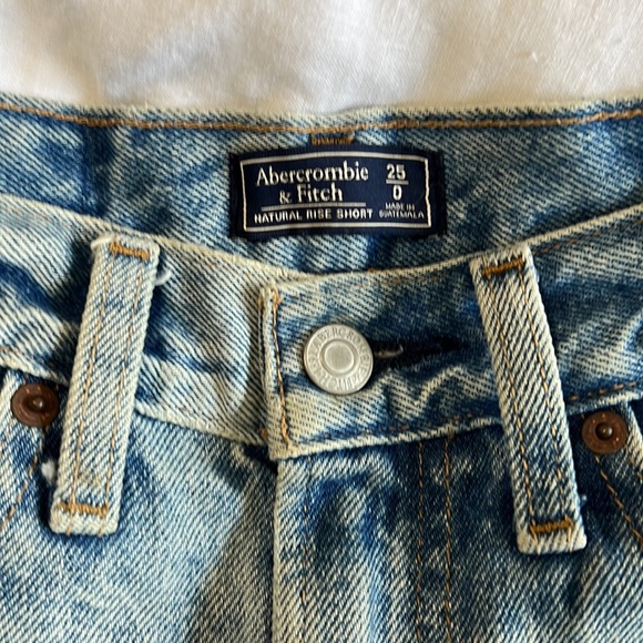 Natural High-Rise Shorts - Picture 3 of 4